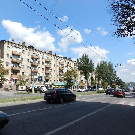 3-Room Apartment Near Inturist On Sobornyi Avenue 156, By Grandhome Zaporizhia Exteriör bild