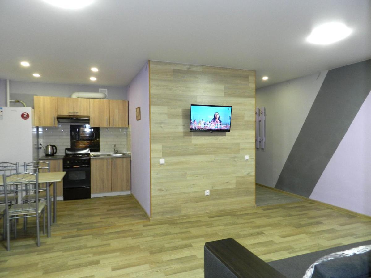 3-Room Apartment Near Inturist On Sobornyi Avenue 156, By Grandhome Zaporizhia Exteriör bild