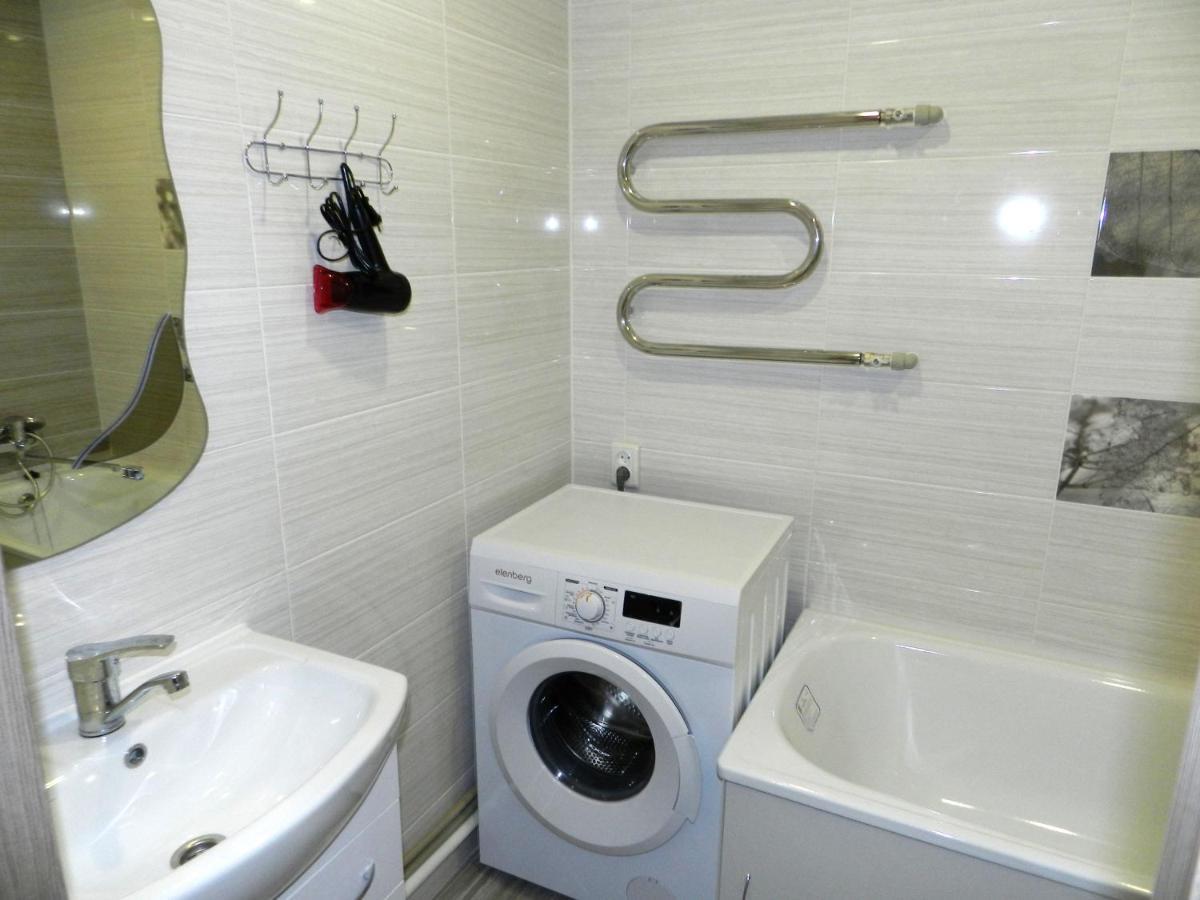 3-Room Apartment Near Inturist On Sobornyi Avenue 156, By Grandhome Zaporizhia Exteriör bild