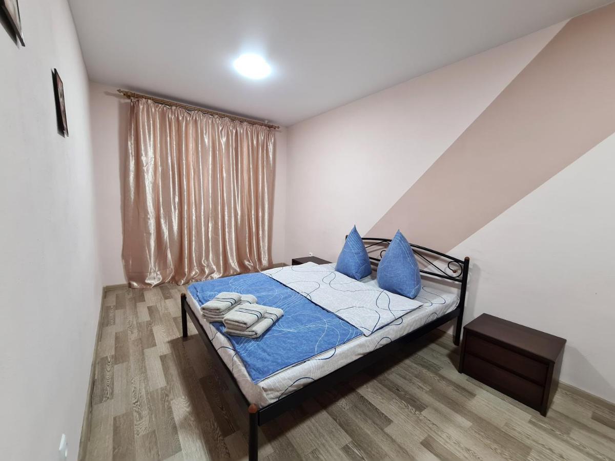 3-Room Apartment Near Inturist On Sobornyi Avenue 156, By Grandhome Zaporizhia Exteriör bild