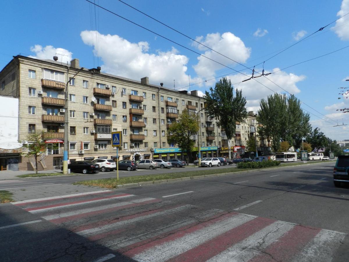 3-Room Apartment Near Inturist On Sobornyi Avenue 156, By Grandhome Zaporizhia Exteriör bild