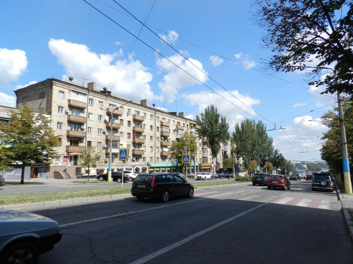 3-Room Apartment Near Inturist On Sobornyi Avenue 156, By Grandhome Zaporizhia Exteriör bild